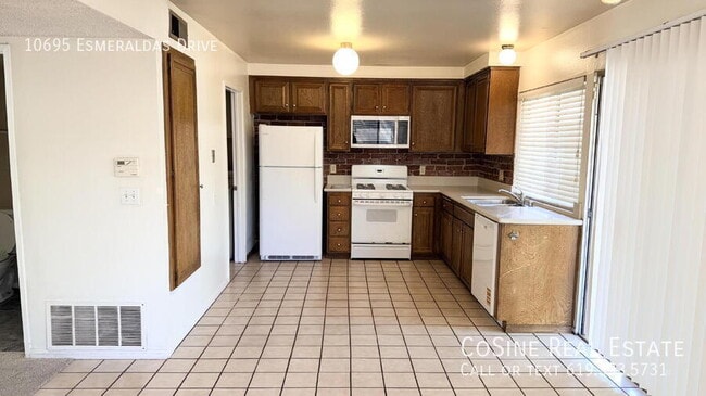 Building Photo - 10695 Esmeraldas Dr