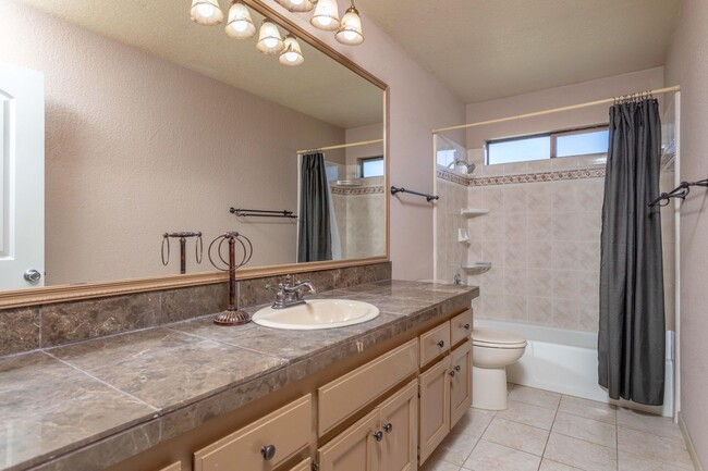 Building Photo - 4 Bedroom Home in West Redding