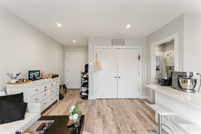 Building Photo - 1457 Tremont St