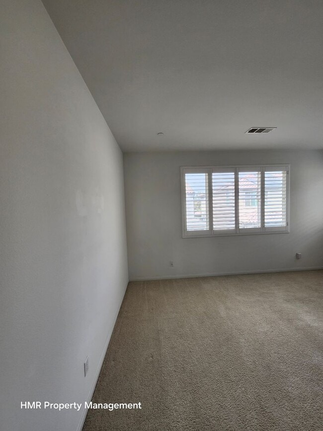 Building Photo - Beautiful two story 5 bedroom in ontario R...