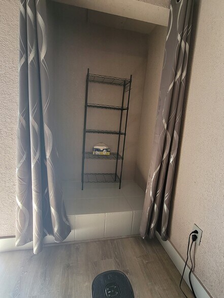 Building Photo - 5321 NE 29th St