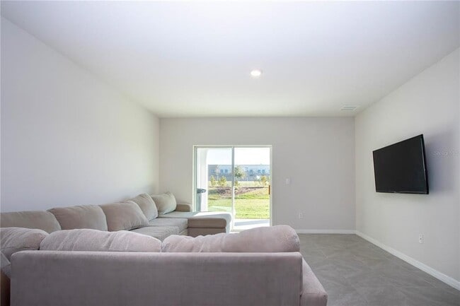 Building Photo - 3513 Hilltop Cir