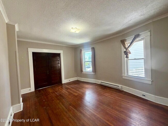 Building Photo - 715 Alder St