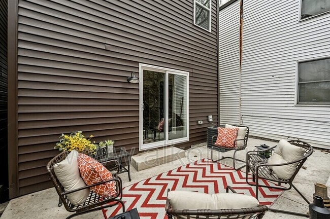 Building Photo - 554 Frayne St