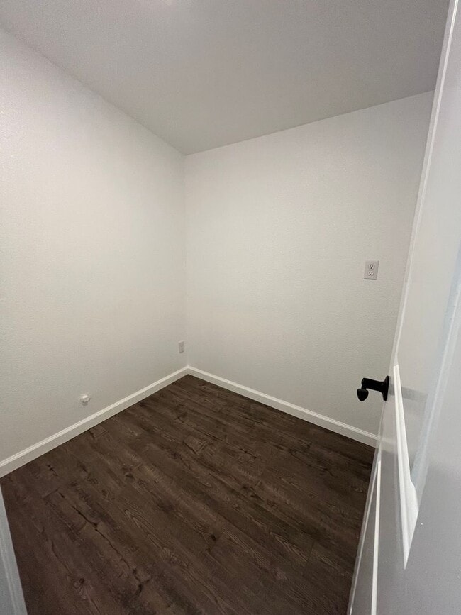 Building Photo - Spacious 3 bed 1bath home available in Ard...