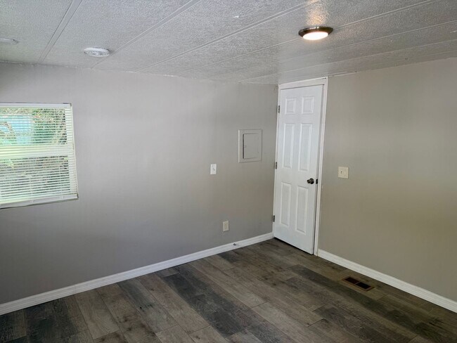 Building Photo - 7213 Harney Rd