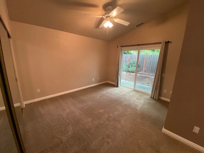 Building Photo - Charming Antelope Home