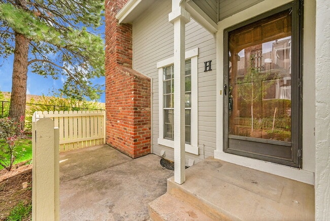 Building Photo - $2,150.00 - 2 Bedrooms, 2 Bathrooms, Townh...