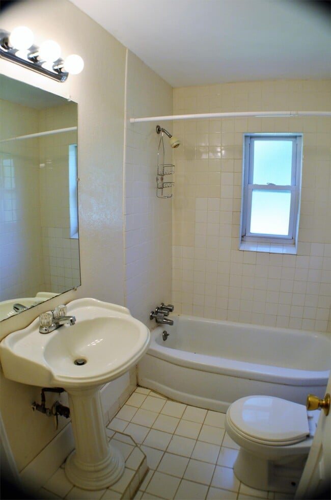 Building Photo - 3462 Biltmore Ave