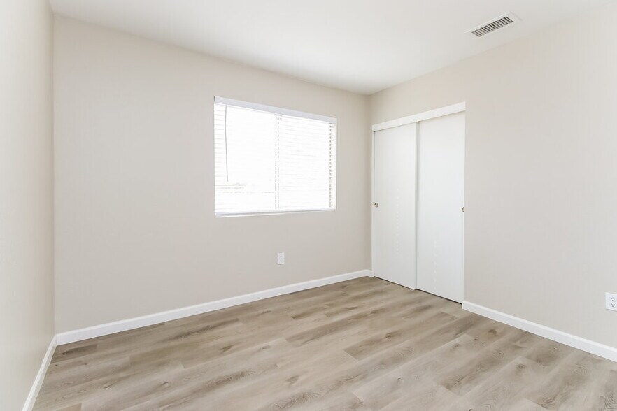 Building Photo - 842 S Ithica St