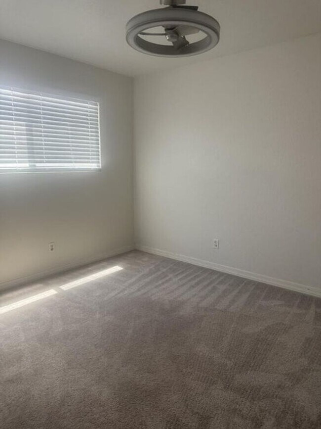 Building Photo - 2-bedroom condo at Stapley and University! MOVE IN SPECIAL!!