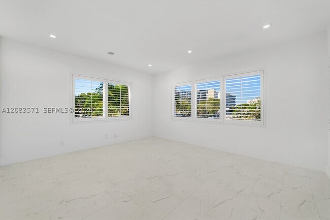 Building Photo - 3909 Garden 4