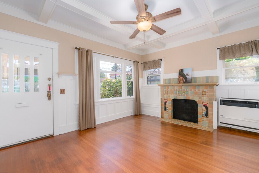 Living room - 367 Junipero Ave