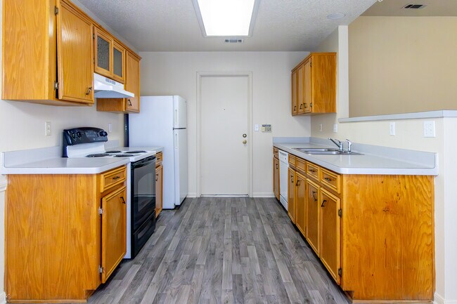 Building Photo - 2608 Coach Dr