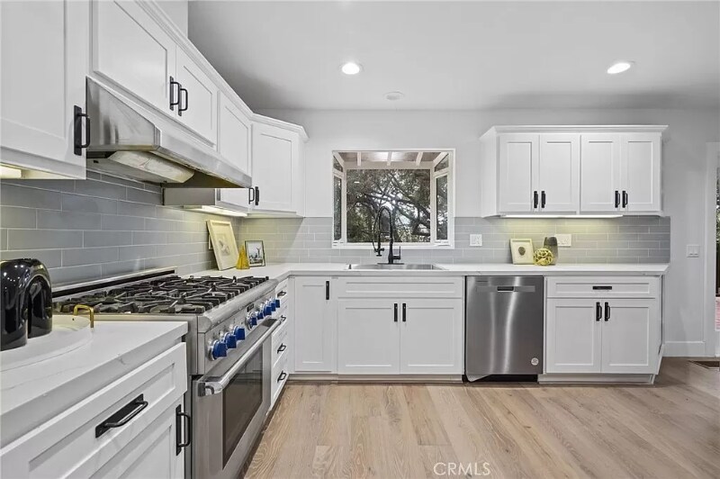 Building Photo - 21171 Colina Dr