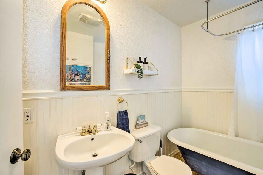 Building Photo - 5010 K Pl