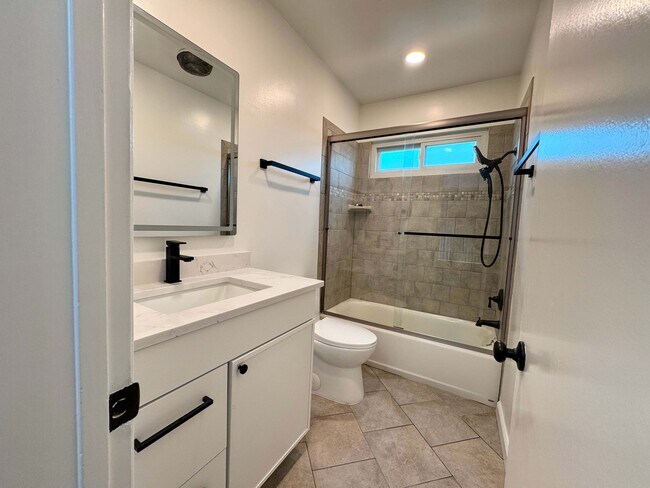 Building Photo - 2721 2nd St