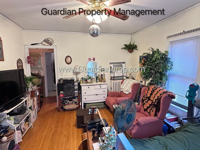 Building Photo - 2nd Floor Corner, Blocks from Bde Maka Ska, Heat Paid, 1 Month Free, Video Walkthrough