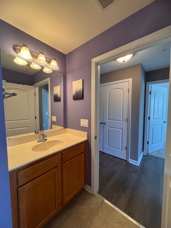 Building Photo - 2BR 2BA Condo with All Appliances Included