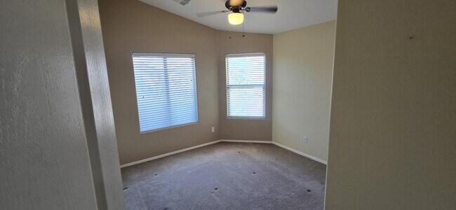 Building Photo - 1241 E Elm Rd