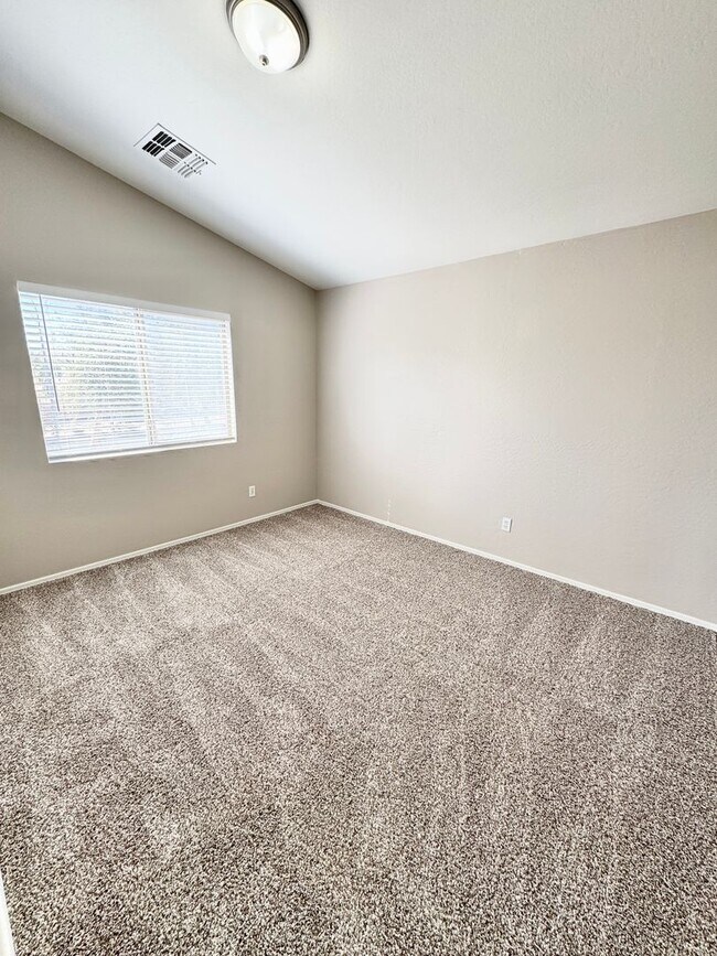 Building Photo - Remodeled 5 Bedroom/3 Bath Home. Upgraded Flooring & Kitchen!