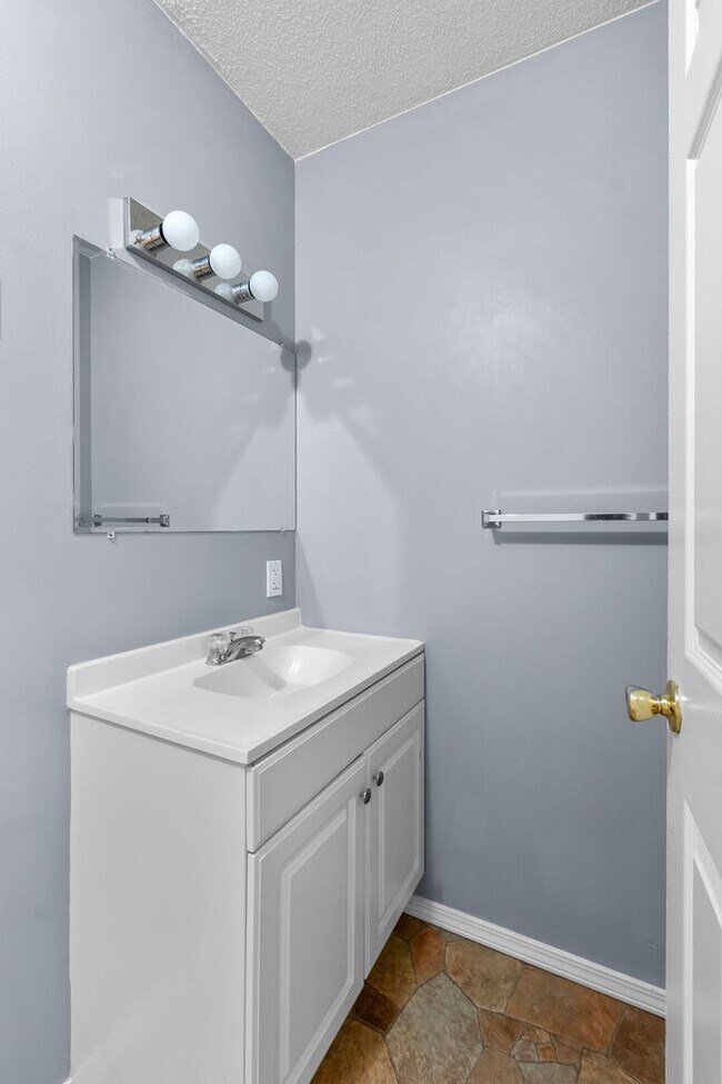 Building Photo - Charming Home In Jackson