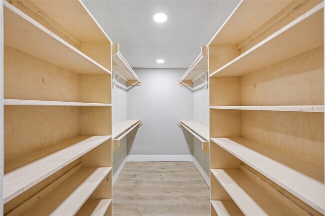 Building Photo - 10928 L&M Rd