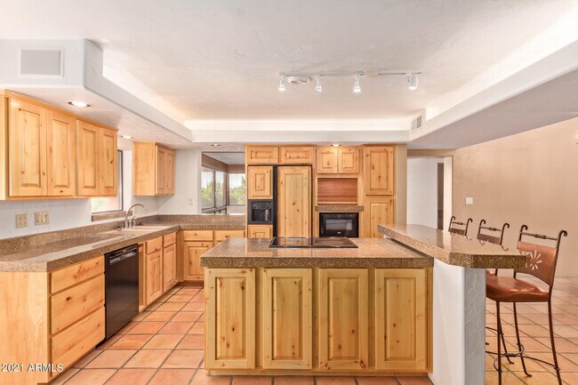 Building Photo - 16411 N Skyridge Ln