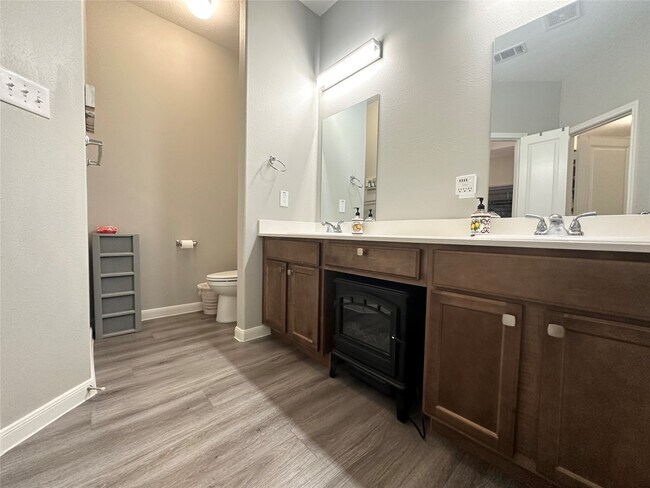 Building Photo - 844 Rd 5109