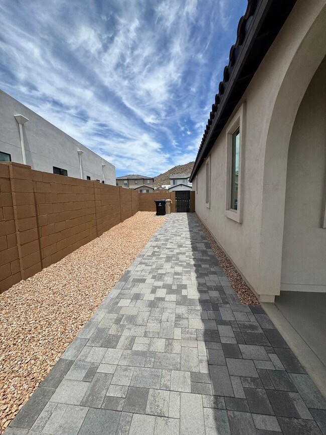 Building Photo - BRAND NEW HOME IN ALORAVITA IN PEORIA