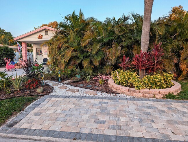 Building Photo - 814 67th St S