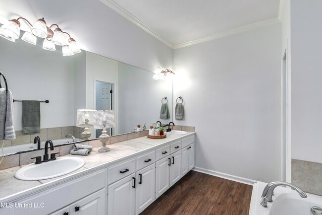 Building Photo - 120 Lennox Pl