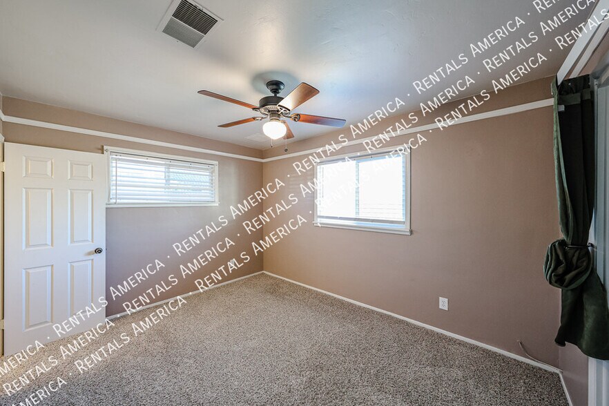 Building Photo - 6924 E Cheery Lynn Rd