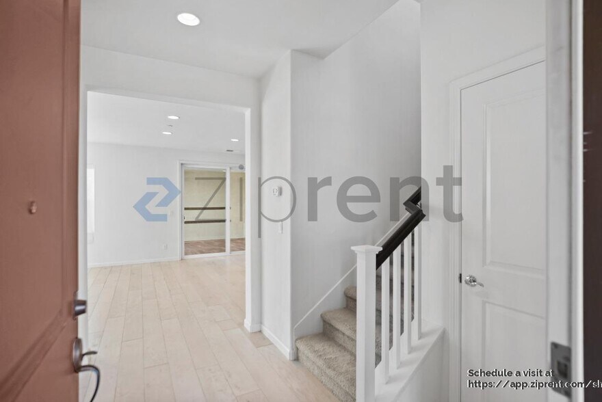 Building Photo - 2342 Augusta Ave