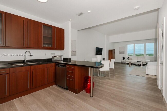 Building Photo - 2301 Collins Ave