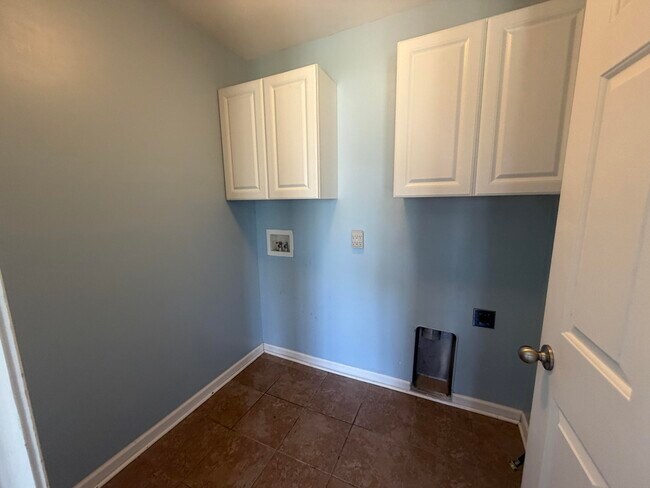 Building Photo - 575 Batty Way