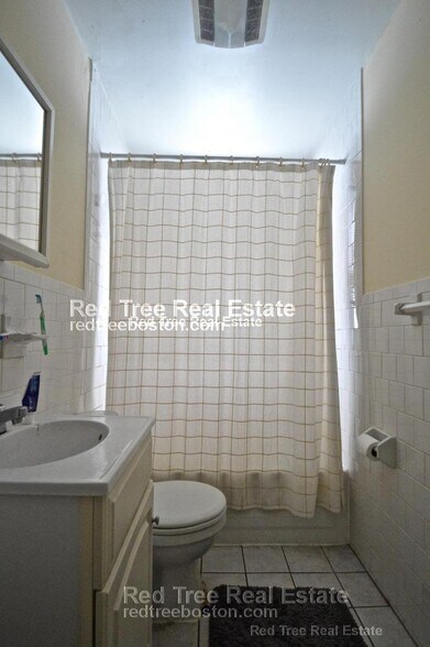 Building Photo - 35 Chester St