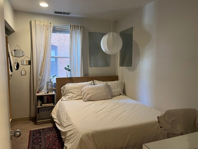 Building Photo - 87 Gainsborough St