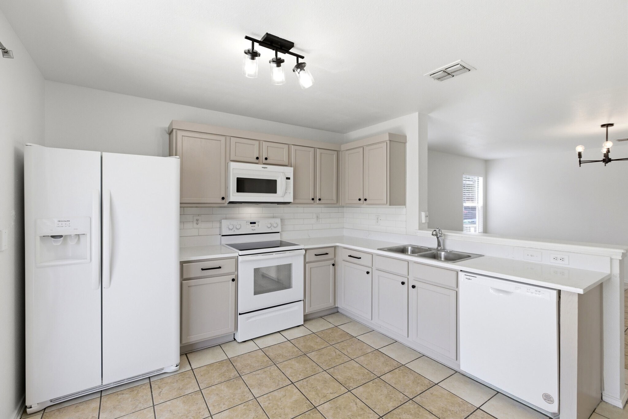 Building Photo - 6611 Walnut Valley Dr
