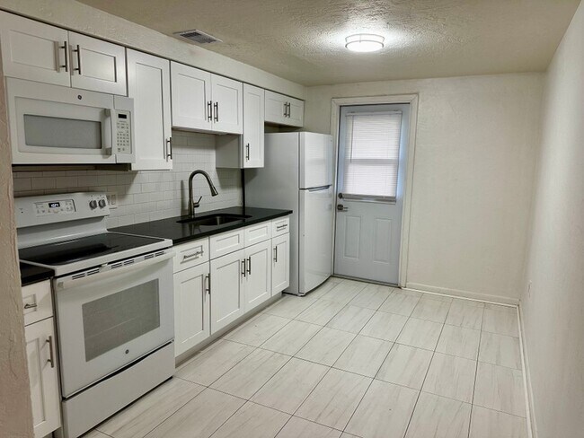 Building Photo - 5531 16th St W