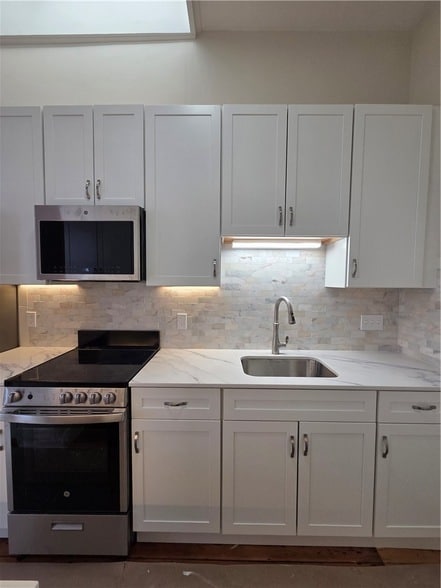 Building Photo - 32 Farewell St