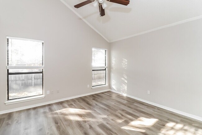 Building Photo - 1609 Willow Park Dr