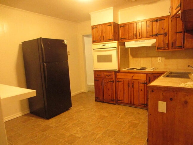 Building Photo - Hidden Enclave of Ranch Style Homes