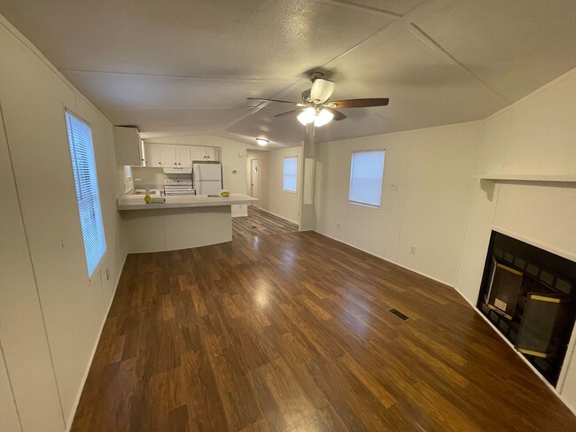 Building Photo - Charming 2-Bedroom, 2-Bath Mobile Home in ...