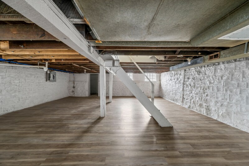 Building Photo - 4935 Hummelsheim Ave