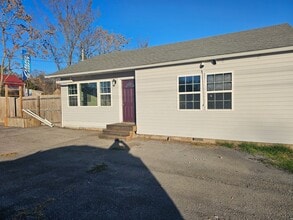 Building Photo - 3130 S School Ave