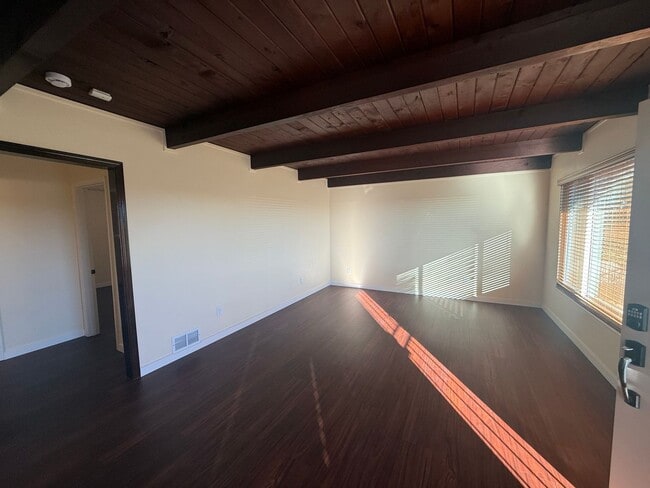 Building Photo - Stunning 2-bedroom, 1.5-bath Modern home i...