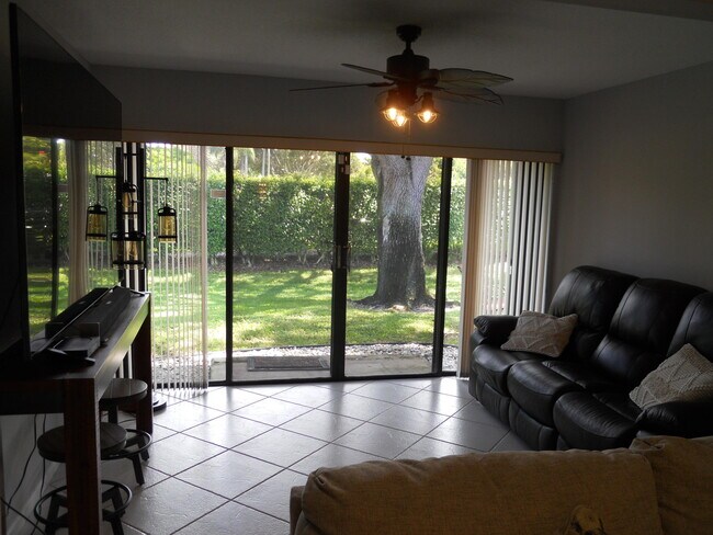 Building Photo - 8199 Springlake Dr