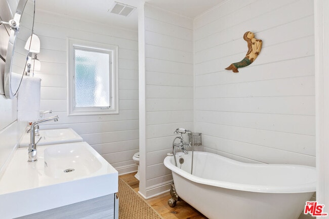 Building Photo - 26887 Sea Vista Dr