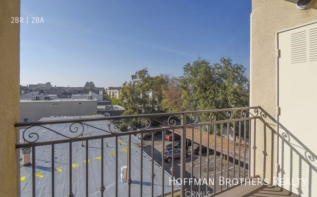 Building Photo - 11925 Kling St